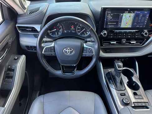 Used 2021 Toyota Highlander Platinum AWD/4WD image 30