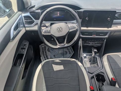 Used 2025 Volkswagen Taos SE FWD image 14