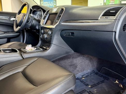 Used 2018 Chrysler 300 Touring L RWD image 11
