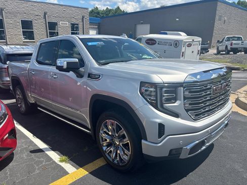 Used 2022 GMC Sierra 1500 Denali w/ Denali Reserve Package AWD/4WD image 2