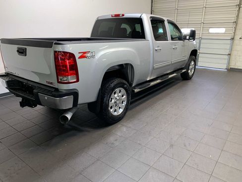 Used 2011 GMC Sierra 3500 SLT w/ SLT Convenience Package image 3