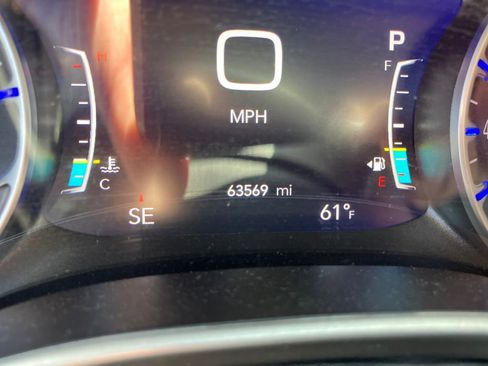 Used 2024 Chrysler Pacifica Touring-L FWD image 19