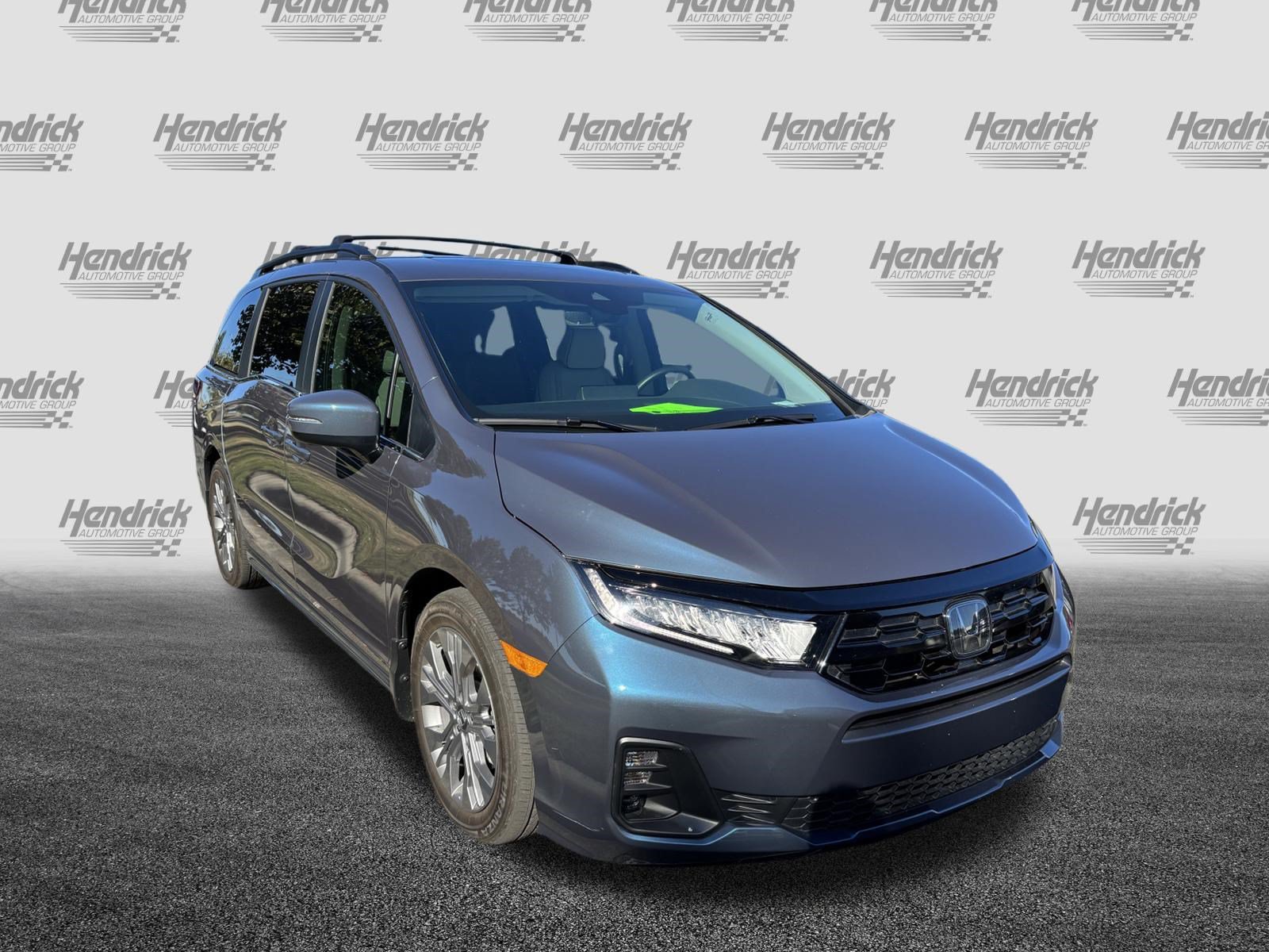 Used 2025 Honda Odyssey Touring image 3
