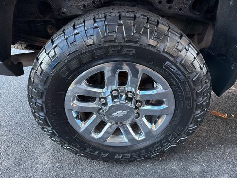 Used 2016 Chevrolet Silverado 2500 LTZ w/ LTZ Plus Package image 13