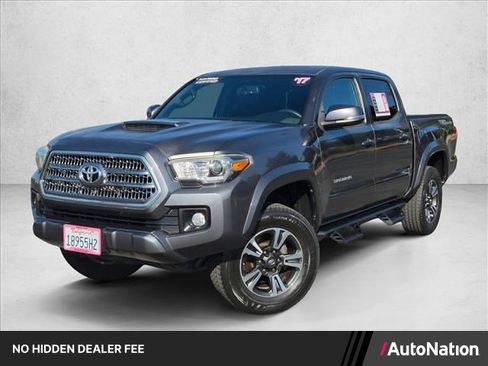 Used 2017 Toyota Tacoma TRD Sport w/ Tow Package RWD image 1
