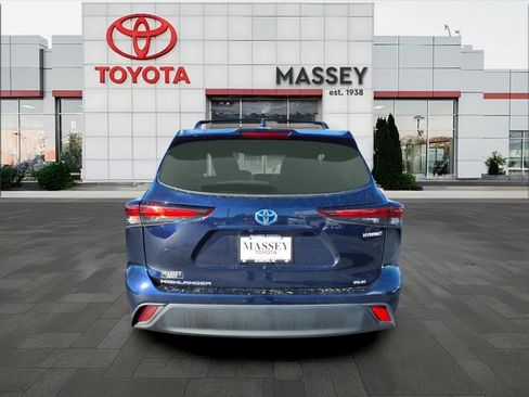 Used 2024 Toyota Highlander XLE image 4