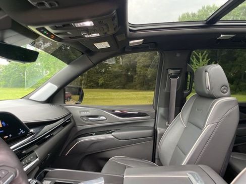 Certified 2024 Cadillac Escalade Sport w/ LPO, ONYX Package AWD/4WD image 27