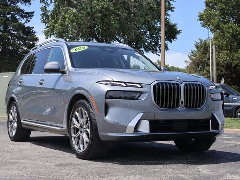 Used 2025 BMW X7 xDrive40i AWD/4WD image 1