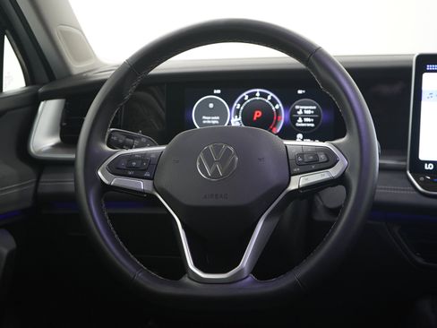 Used 2026 Volkswagen Tiguan SE AWD/4WD image 17