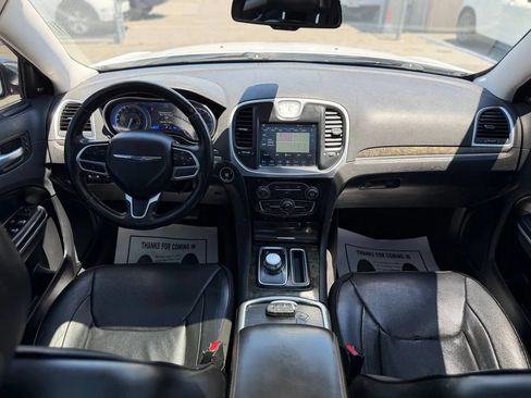 Used 2019 Chrysler 300 Limited RWD image 35