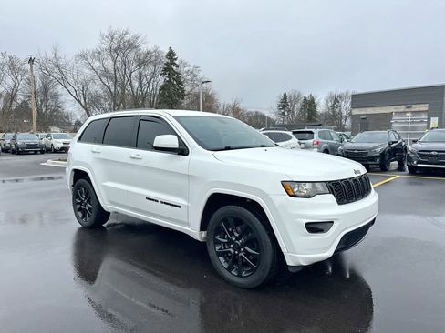 Used 2020 Jeep Grand Cherokee Altitude image 15
