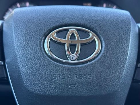 Used 2023 Toyota Highlander XLE AWD/4WD image 27