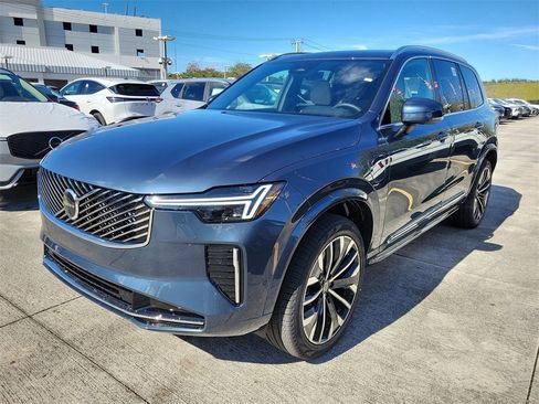 New 2026 Volvo XC90 T8 Plus w/ Protection Package Premier image 4