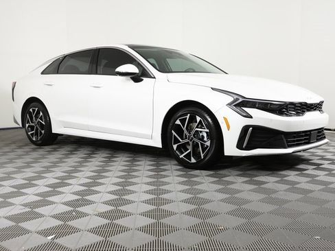 New 2026 Kia K5 EX image 3