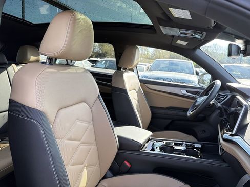 New 2026 Volkswagen Atlas Cross Sport SE FWD image 18