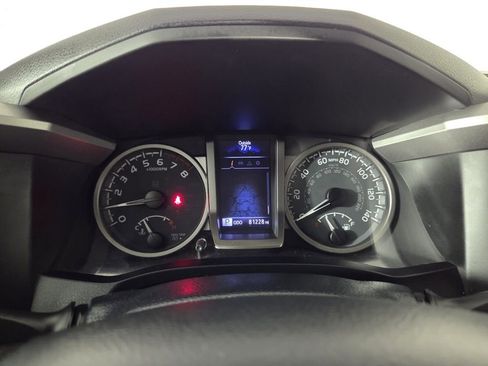 Used 2020 Toyota Tacoma SR5 RWD image 17