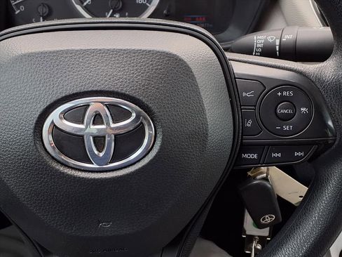 Used 2021 Toyota Corolla LE image 19
