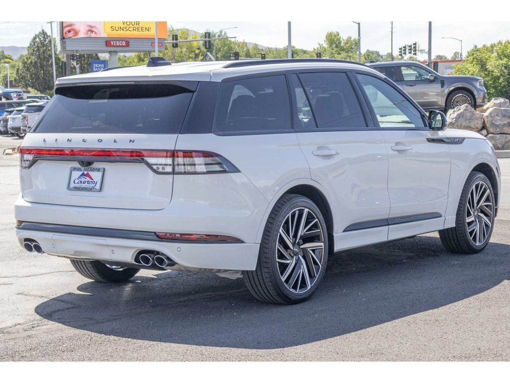 Used 2025 Lincoln Aviator Black Label w/ Jet Appearance Package AWD/4WD image 3