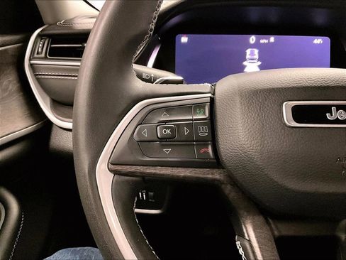 Used 2023 Jeep Grand Cherokee Limited image 17