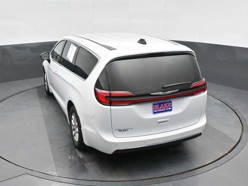 Used 2024 Chrysler Pacifica Touring-L image 14