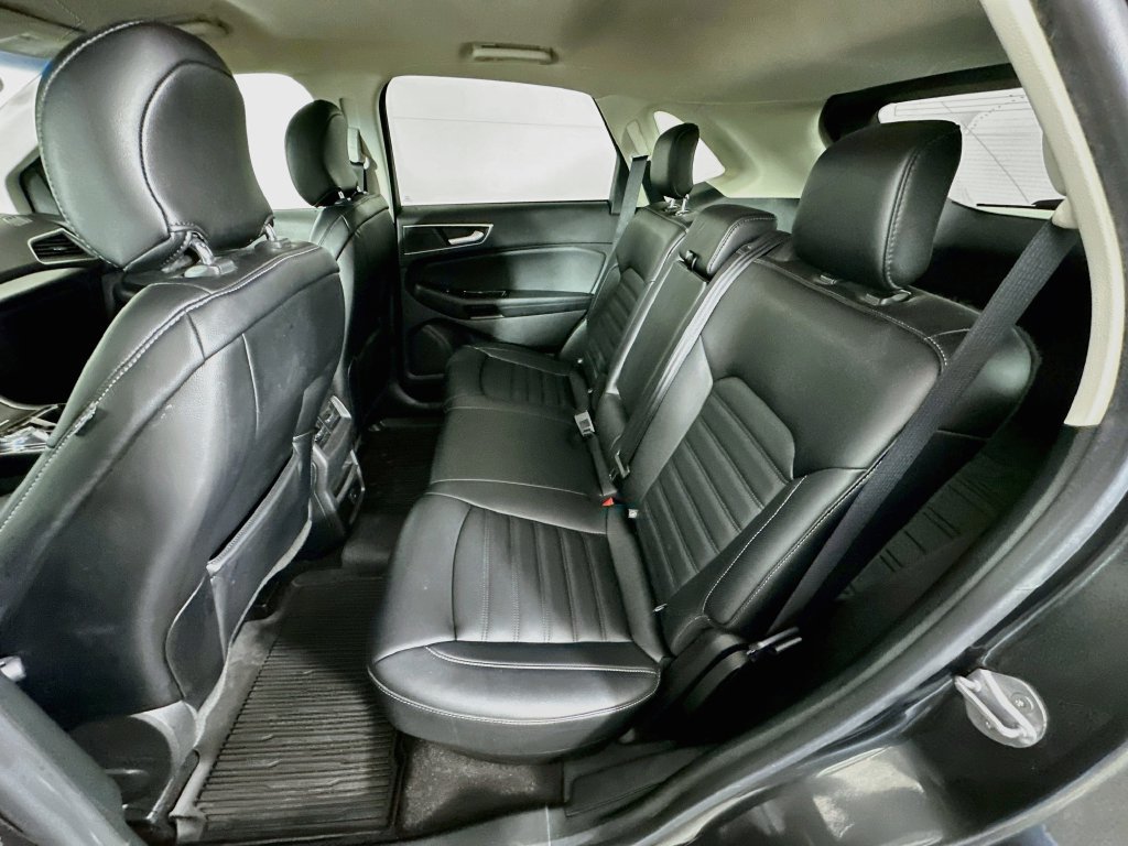 Used 2019 Ford Edge SEL w/ Equipment Group 201A AWD/4WD image 32