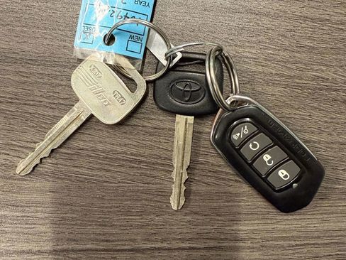 Used 2015 Toyota Yaris SE image 24