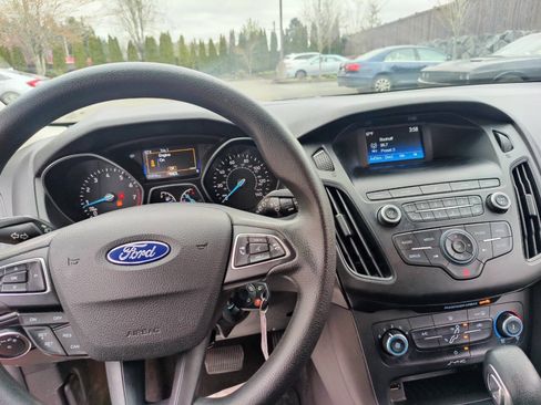 Used 2018 Ford Focus SE FWD image 19