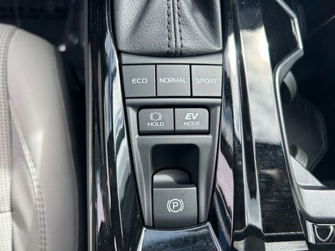 Used 2026 Toyota Camry XLE AWD/4WD image 32