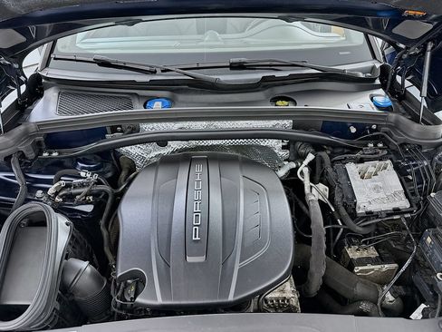 Used 2019 Porsche Macan AWD/4WD image 32
