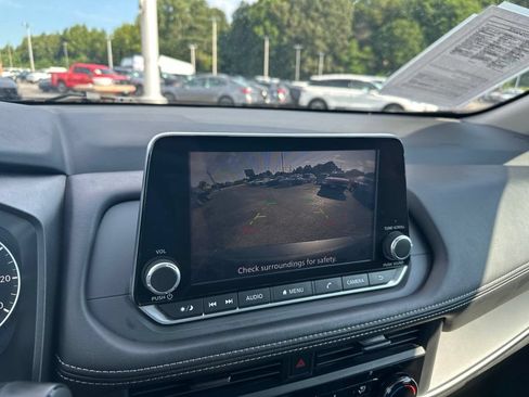 Used 2025 Nissan Rogue S FWD image 21