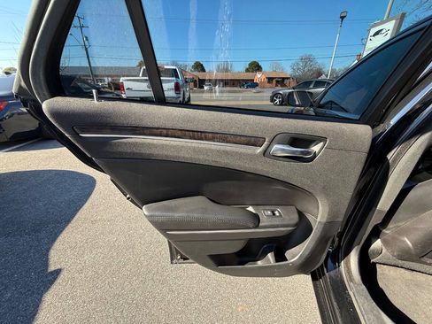 Used 2014 Chrysler 300 C RWD image 24