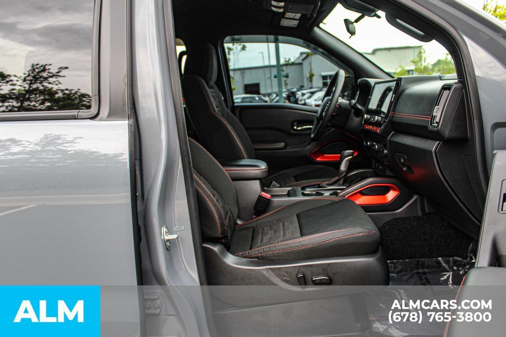Used 2025 Nissan Frontier PRO-4X AWD/4WD image 21
