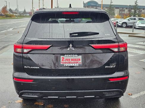 Used 2025 Mitsubishi Outlander SEL Black Edition image 6