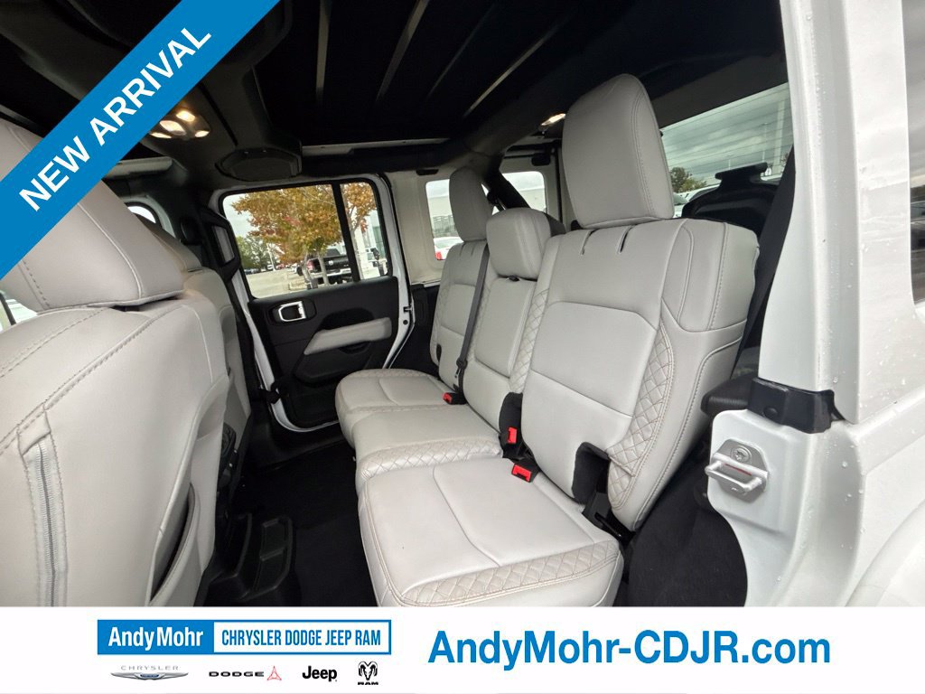 Used 2023 Jeep Wrangler Unlimited Sahara AWD/4WD image 13