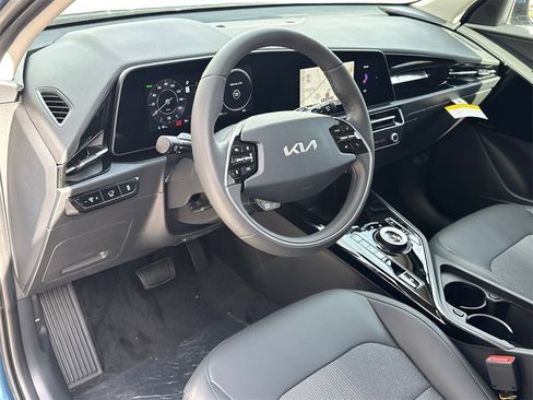 New 2025 Kia Niro Wind image 17