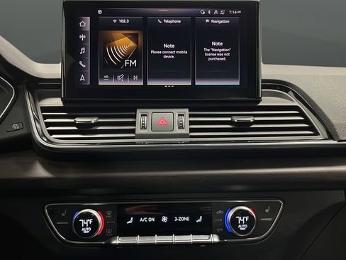 Used 2022 Audi Q5 e Premium w/ Convenience Package AWD/4WD image 13