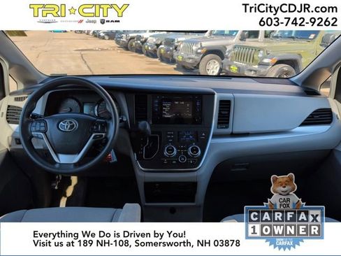 Used 2017 Toyota Sienna L image 16