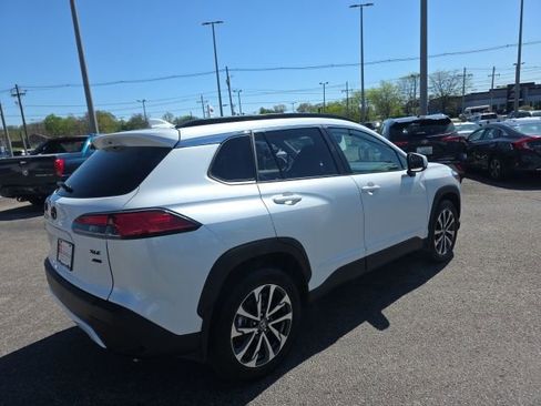 Used 2023 Toyota Corolla Cross XLE w/ Convenience Package image 5