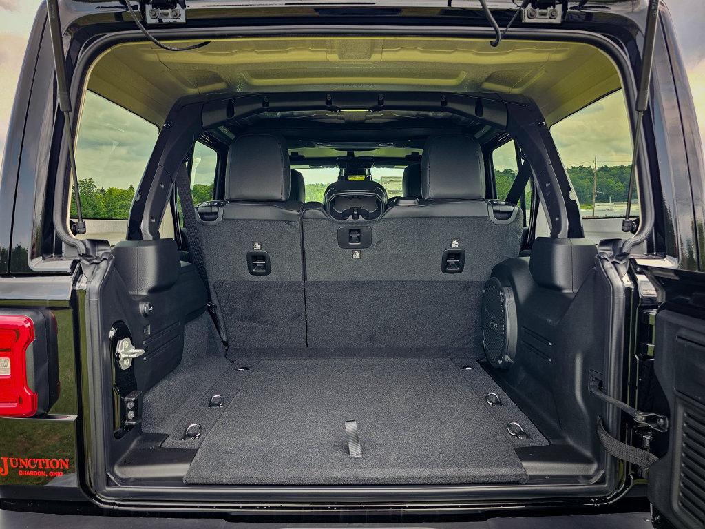 New 2026 Jeep Wrangler Unlimited Sahara AWD/4WD image 35