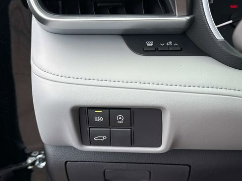 Used 2026 Toyota Highlander XLE image 28