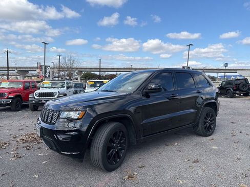Used 2019 Jeep Grand Cherokee Altitude image 45