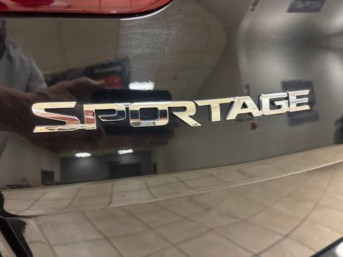 Used 2020 Kia Sportage LX AWD/4WD image 8