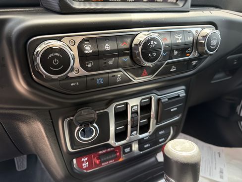 Used 2023 Jeep Wrangler Unlimited Rubicon 4xe w/ Cold Weather Group AWD/4WD image 18