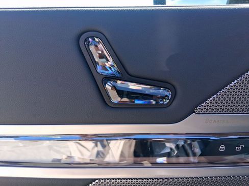 New 2026 BMW 750e xDrive w/ Premium Package image 19