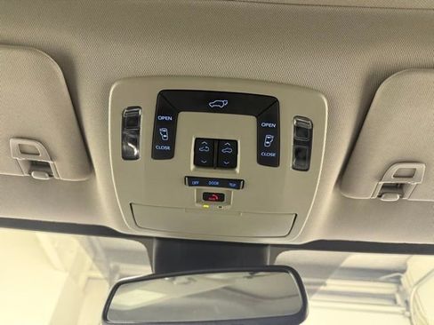 Used 2021 Toyota Sienna XLE image 23