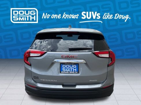 Used 2024 GMC Terrain SLE image 5