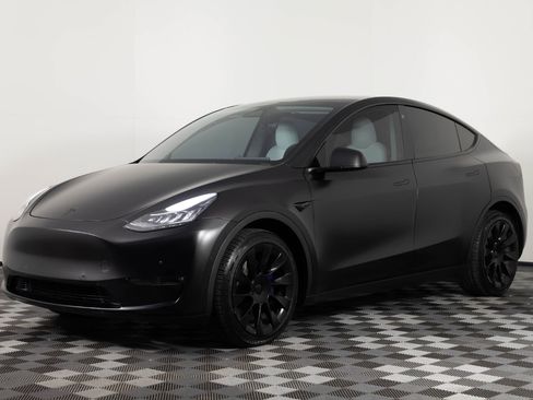 Used 2022 Tesla Model Y Long Range image 1