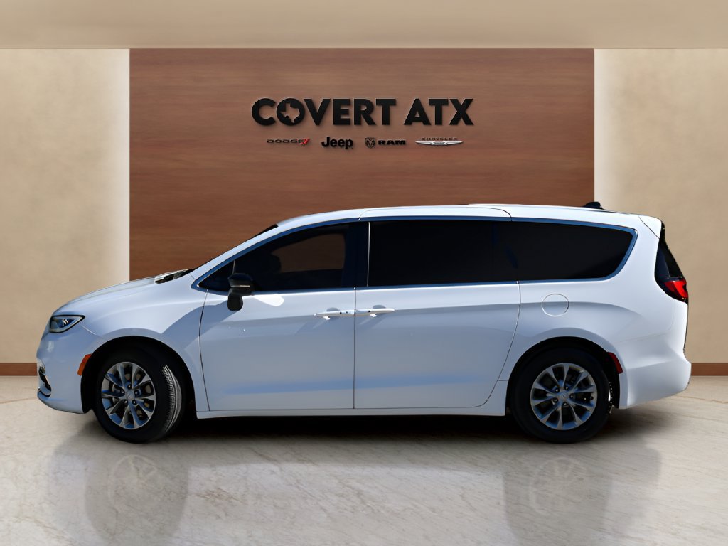 Used 2026 Chrysler Pacifica Limited FWD image 2