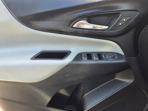 Used 2020 Chevrolet Equinox LS FWD image 29