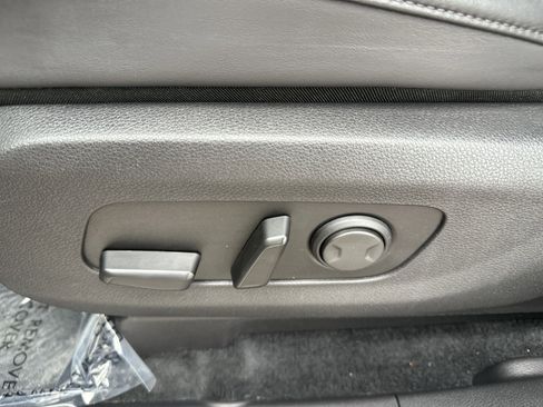 Used 2024 Kia Carnival LX FWD image 14